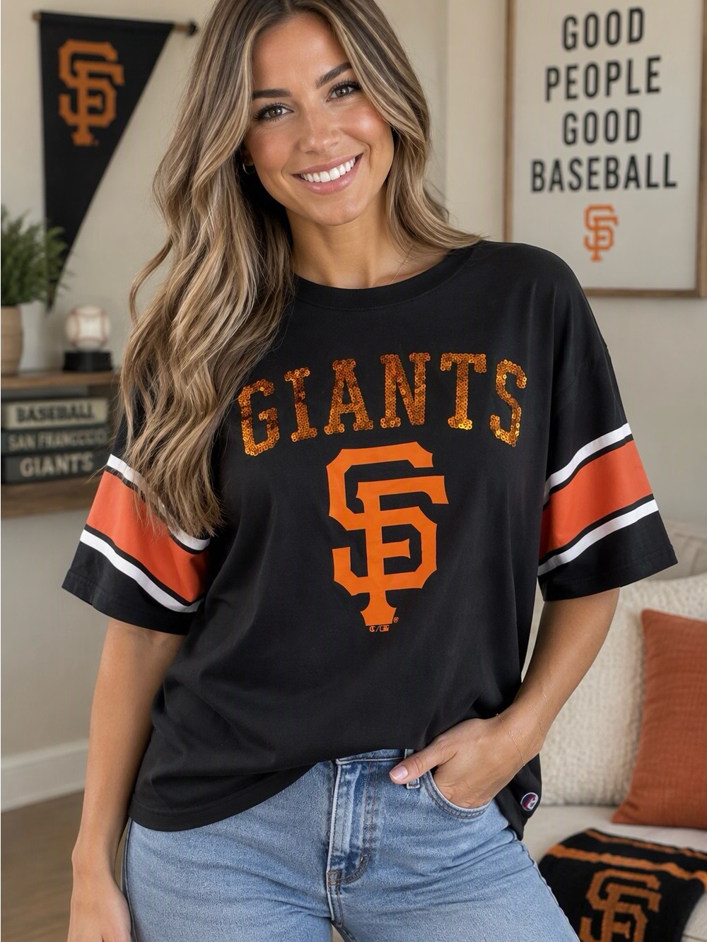 ⚾ Sparkle, Style & Giants Pride
SAN FRANCISCO GIANTS WOMEN'S SEQUIN LOGO TOP